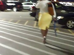 Широкие бедра, плотный желтый юбка ИФОМ...