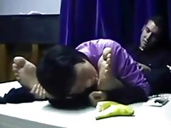 Китайские ИФОМ поклоняется мужских ног