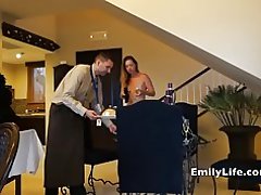 Голые девушки открыть дверь для обслуживание